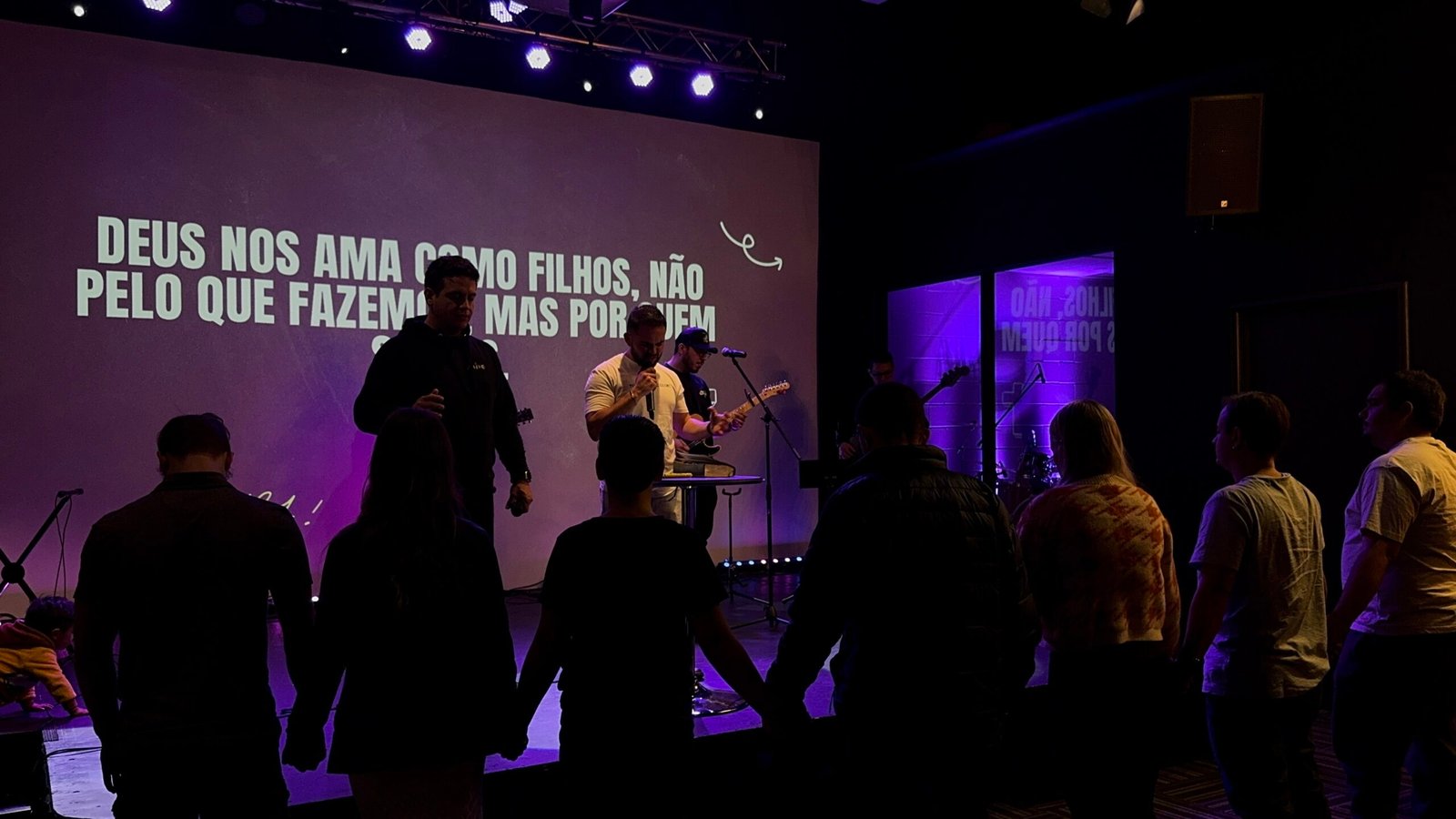 Momento de louvor na Aviva Church