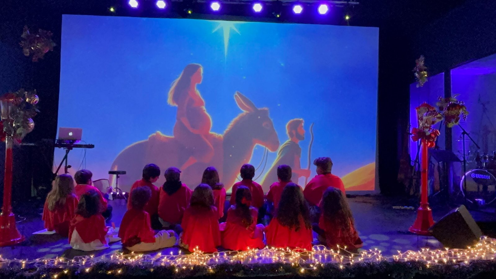 Crianças do Aviva Kids em apresentação